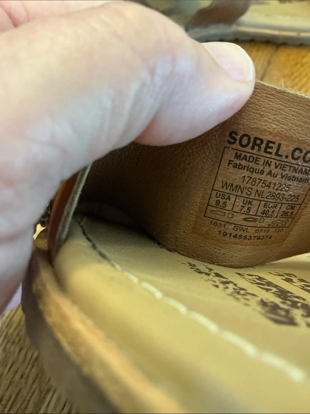 Sorel Tan and Brown Crisscross Elastic Strap Sandals